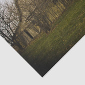 Große Baracken umgeben von großen Bäumen Seidenpapier (Ausschnitt)