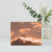 Große blaue Silhouette im Flug bei Sonnenuntergang Postkarte (Stehend Vorderseite)