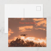 Große blaue Silhouette im Flug bei Sonnenuntergang Postkarte (Vorne/Hinten)