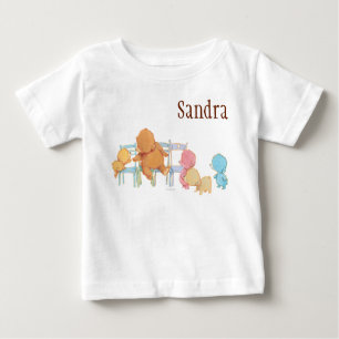 Große Braunbär-u. des Freund-Anteil-vier Stühle Baby T-shirt