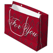 Große Buggundy Diamond Design Papiergeschenktasche Geschenktüte (Vorderseite Schrägansicht)