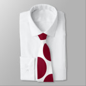 Große Burgunder-Polka-Punkte auf weißer Krawatte (Gebunden)