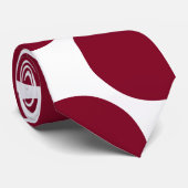 Große Burgunder-Polka-Punkte auf weißer Krawatte (Gerollt)