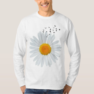 Große Daisy Blume mit Flock of Flying Birds. T-Shirt
