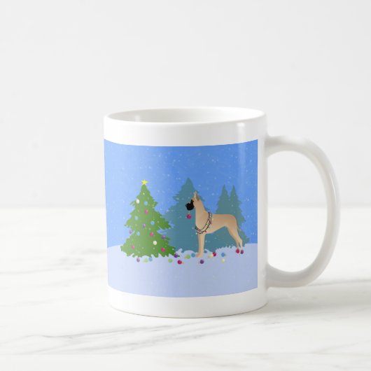 Große Däne, die einen Weihnachtsbaum im Wald dekor Kaffeetasse (Rechts)