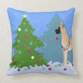 Große Däne, die einen Weihnachtsbaum im Wald dekor Kissen