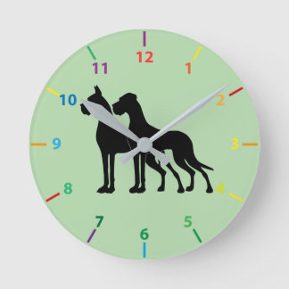 Große Däne Silhouetten Geschnitten und Natürlich Runde Wanduhr