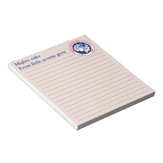 Große Eichen aus kleinen Eichen wachsen auf hellro Notizblock (angewinkelt)