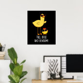 Große Ente und Hensome Funny Animal Pub Dark BG Poster (Heimbüro)