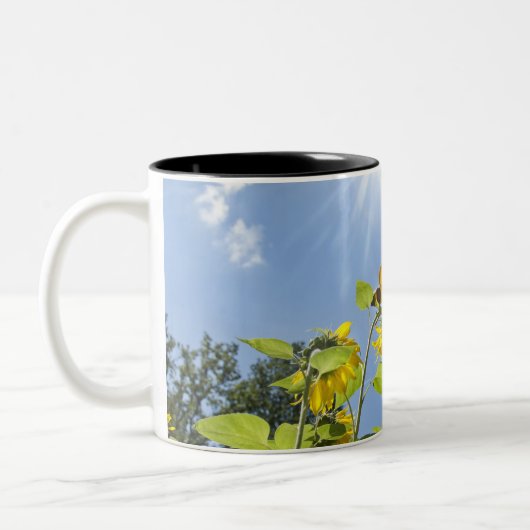 große Extrabiene auf Sonnenblume Zweifarbige Tasse (Links)