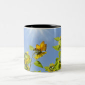 große Extrabiene auf Sonnenblume Zweifarbige Tasse (Mittel)