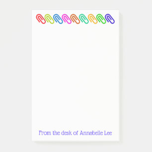 Große farbige Papierklammern personifizieren Post-it Klebezettel