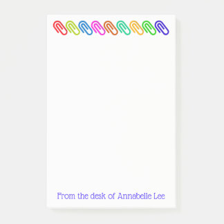 Große farbige Papierklammern personifizieren Post-it Klebezettel