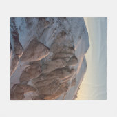 GROSSE FELSFORMATIONEN MIT SCHNEE BEDeckt Fleecedecke (Vorderseite (Horizontal))