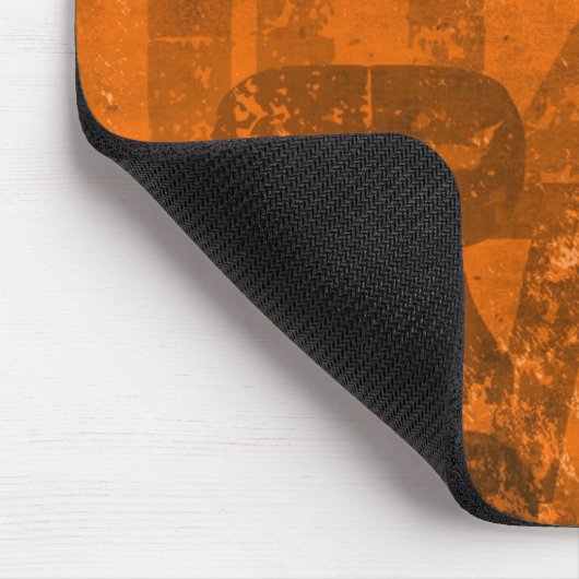 Große fette Zahlen auf brauner Orangengrunge Textu Mousepad (Ecke)