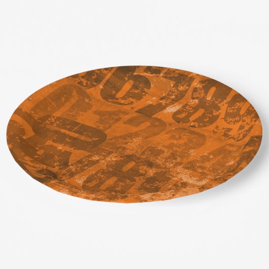 Große fette Zahlen auf brauner Orangengrunge Textu Pappteller (Schrägansicht)