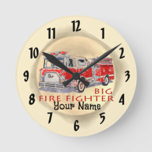 Große Feuerwehrmänner auf Feuerwehrfahrzeug Runde Wanduhr