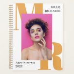 Große Gelbe Initialen Typografie Foto Ernennung Planer<br><div class="desc">Modernes typografisches Terminkalender für Makeup-Künstler,  Haarstylisten,  Fotografen oder Ähnliches mit Ihren Initialen in großen,  goldgelben Buchstaben unter einem Foto,  das Ihr Werk zeigt. Personalisieren Sie weiter mit dem Namen und dem Jahr.</div>