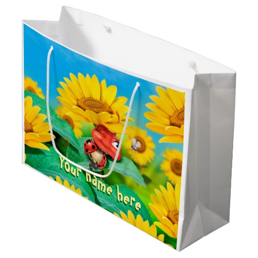 Große glänzende Geschenktasche schläfrig Ladybug i Große Geschenktüte (Vorderseite Schrägansicht)