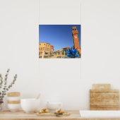 Große Glasstatue und Glockenturm, Italien Poster (Küche)