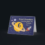 Große Grandson 6. Geburtstagsplaneten im Weltraum Karte<br><div class="desc">6 zu drehen ist aus dieser Welt,  besonders wenn es Ihr Urenkel ist! Raketenschiff,  Planeten und Sterne füllen die Vorderseite der Karte mit der Nachricht,  wie Sie zählen auf zu sagen Happy Birthday!</div>
