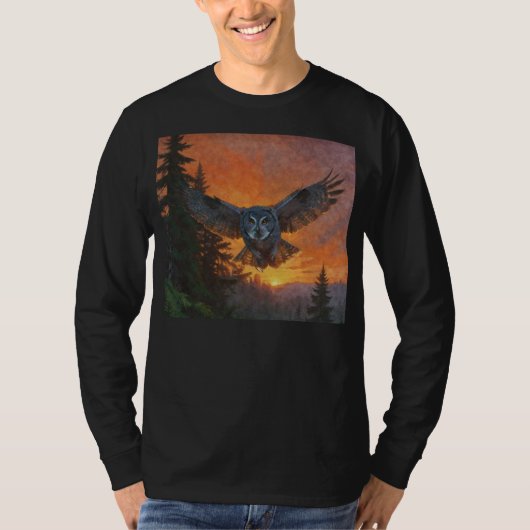 Große graue Eule bei Sonnenuntergang T-Shirt (Vorderseite)