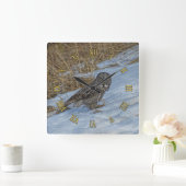 Große graue Eule Stehend im Snow Wildlife Foto Quadratische Wanduhr (Zuhause)