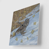 Große graue Eule Stehend im Snow Wildlife Foto Quadratische Wanduhr (Winkel)