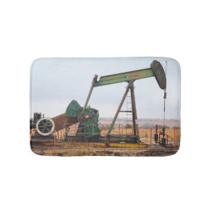 Große grüne Pumpjack auf dem Ölfeld Badematte