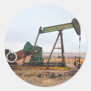 Große grüne Pumpjack auf dem Ölfeld Runder Aufkleber