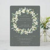 Große grüne Snowbere + Eukalyptus Wreath Wedding Einladung (Stehend Vorderseite)