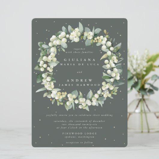 Große grüne Snowbere + Eukalyptus Wreath Wedding Einladung (Stehend Vorderseite)