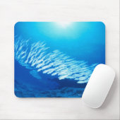 Große Gruppe von Yellowfin-Ziegenfischen schwimmen Mousepad (Mit Mouse)
