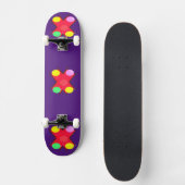 GROSSE HELLE KUNSTDOTS SPOTEN AUF TIEFEN LILA SKATEBOARD (Vorderseite)