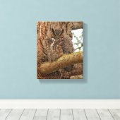 Große Horned Owl im Douglas Fir Leinwanddruck (Insitu (Holzboden))