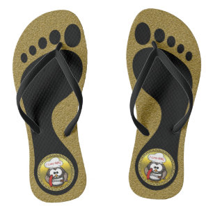 Große Horneule mit GRILLEN in der Hand und Goldrah Badesandalen