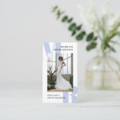 Große Initialen Hellblaue Typografie Fotograf Visitenkarte (Stehend Vorderseite)
