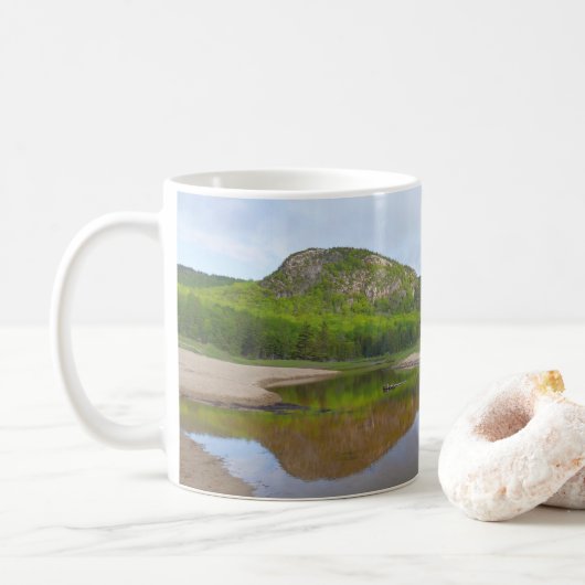 Große Kopfreflexion am Sandstrand Kaffeetasse (Mit Donut)