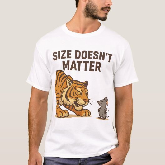 Größe kümmert mich nicht - Maus gegen Tiger Showdo T-Shirt (Vorderseite)