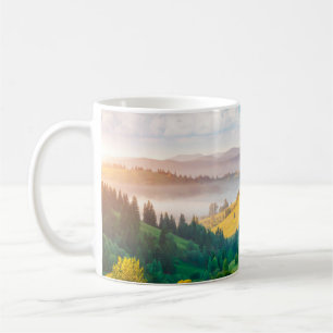 Große Landschaft im Morgenlicht. Loca Kaffeetasse