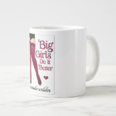 Große Mädchen verbessert es riesige Tasse (Vorderseite Rechts)