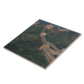 Große Mauer, die sich durch Berge windet. Fliese (Seite)