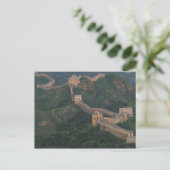 Große Mauer, die sich durch Berge zieht. Postkarte (Stehend Vorderseite)
