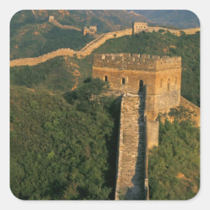 Große Mauer, die sich durch den Berg windet, China Quadratischer Aufkleber