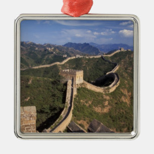 Große Mauer, die sich durch den Berg windet, Ornament Aus Metall