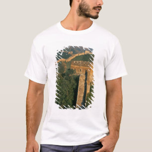 Große Mauer, die sich durch den Berg zieht, China T-Shirt