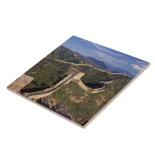 Große Mauer, die sich durch den Berg zieht, Fliese (Seite)