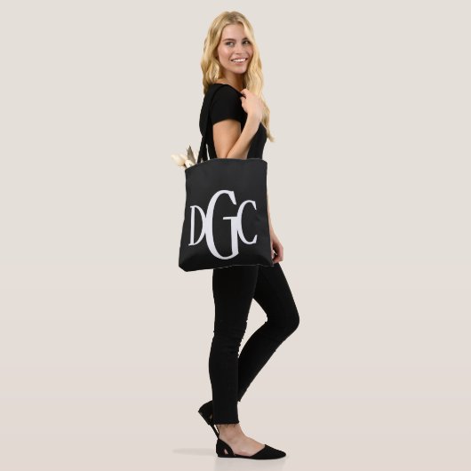 Große Mit Monogramm Tottasche in Schwarz und Weiß Tasche (Am Model)