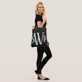 Große Mit Monogramm Tottasche in Schwarz und Weiß Tasche (Am Model)
