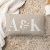 Große Monogramm-Anfangsbuchstaben auf Vollton Lendenkissen (Decke)